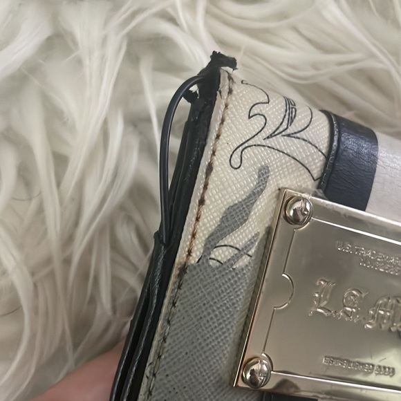 Gwen Stefani L.A.M.B. Crossbody Old English Splatter Paint Bag &FREE Card Wallet - Picture 8 of 10